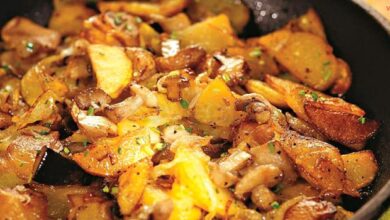 Приготовленный картофель с маслятами