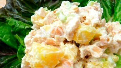 греческий салат и курица с ананасом и сладким перцем