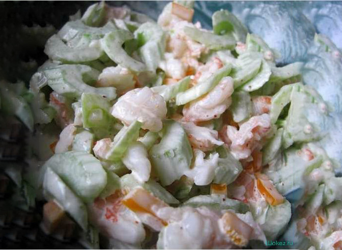 Салат с креветками и сельдереем — вкусное и полезное блюдо 