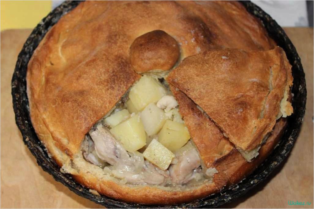 Вкусная и сытная кулинарная история — как приготовить курник с ароматной картошкой  