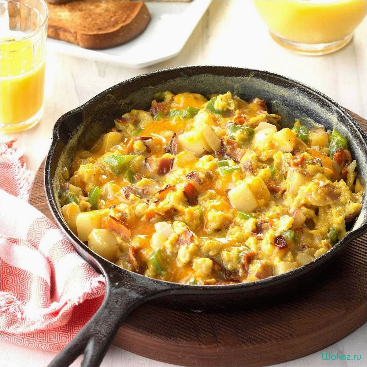 Насладитесь вкусом сочной яичницы-болтуньи с нежными грибами 